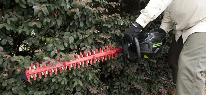 Greenworks Commercial GH260 Brushless 26" Hedge Trimmer 82V 4 Greenworks Commercial GH260 Brushless 26" Hedge Trimmer 82V - Image 4
