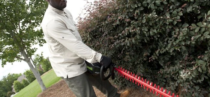 Greenworks Commercial GH260 Brushless 26" Hedge Trimmer 82V 2 Greenworks Commercial GH260 Brushless 26" Hedge Trimmer 82V - Image 2